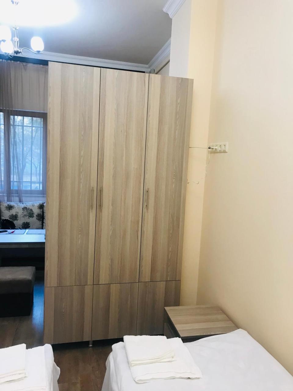Guest House Abovyan Street Erevan Esterno foto