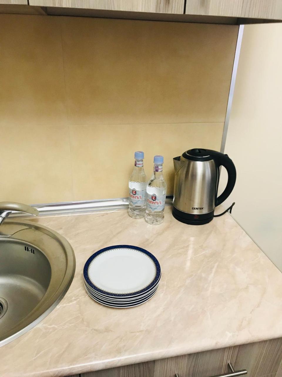 Guest House Abovyan Street Erevan Esterno foto