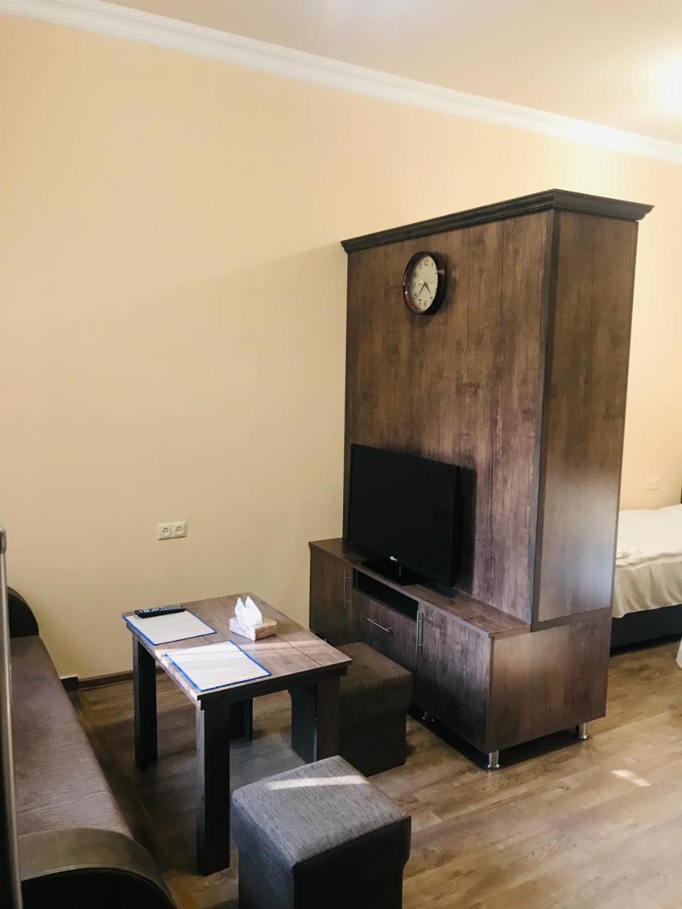 Guest House Abovyan Street Erevan Esterno foto