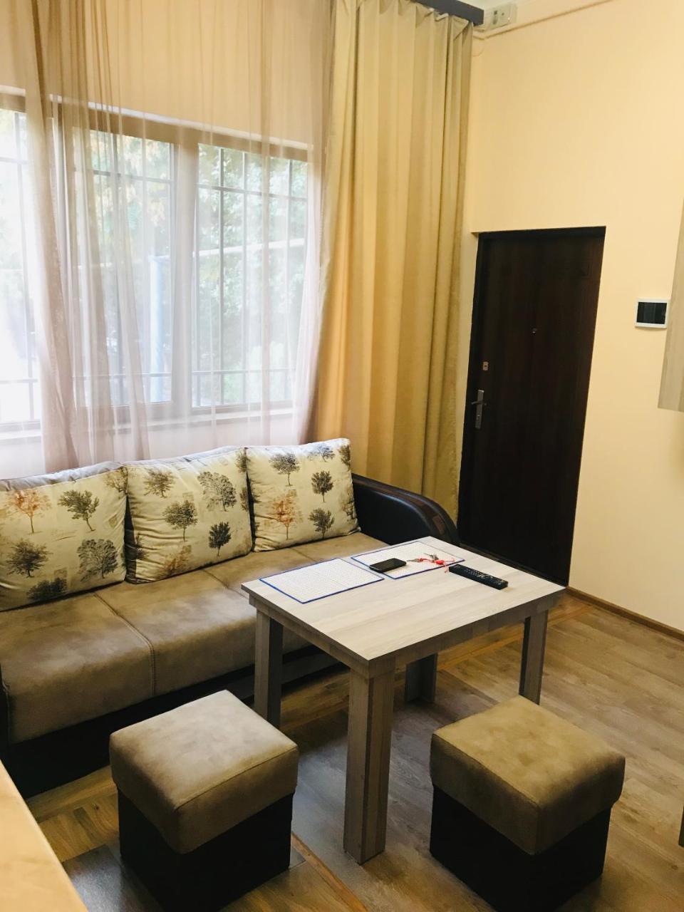Guest House Abovyan Street Erevan Esterno foto